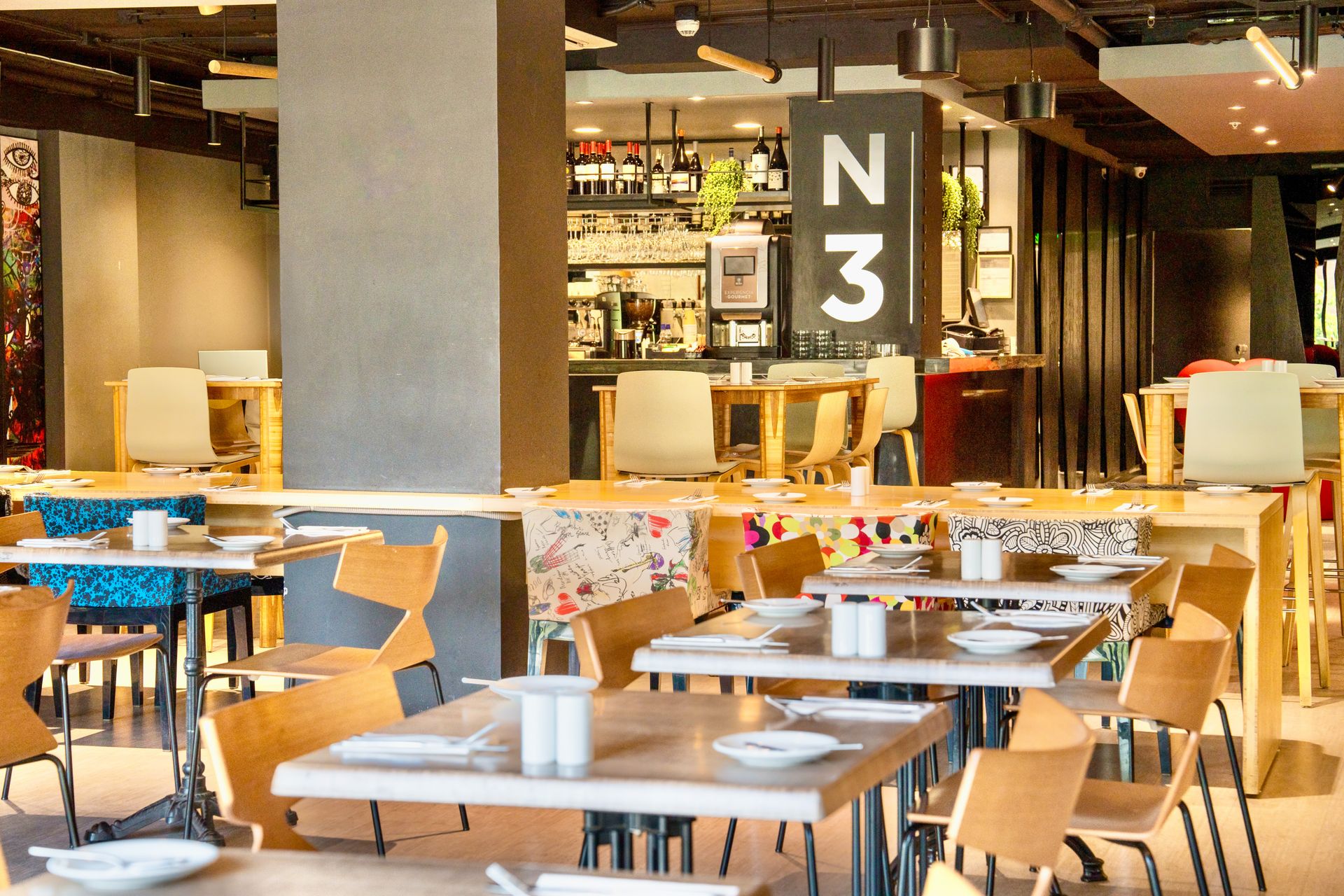 Restaurant & Rooftop